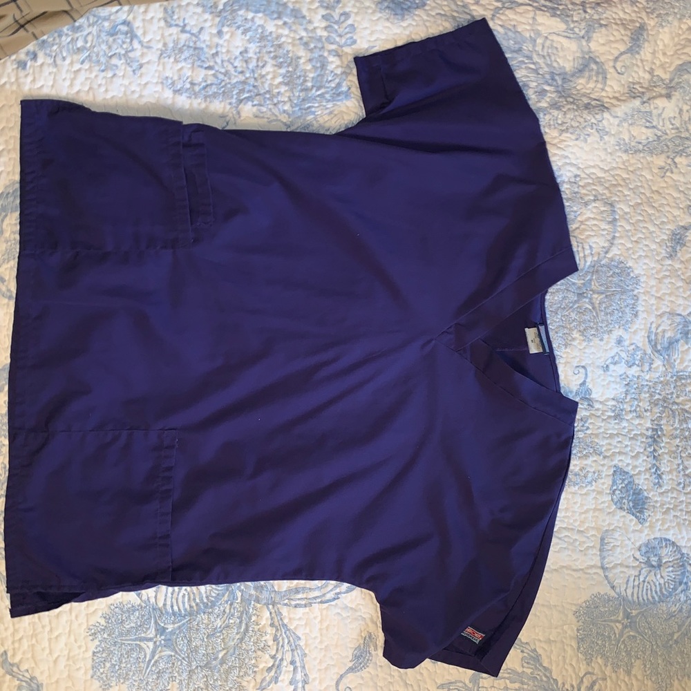 Cherokee medium purple double pocket scrub top